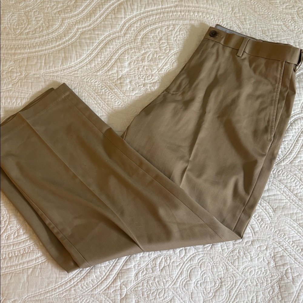 Haggar Men's Tan Chinos. 36x29